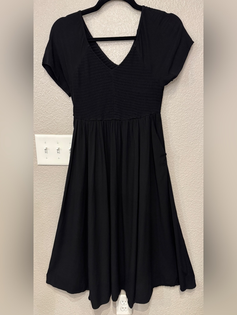 Torrid Black Smocked V Neck Midi Dress Size 00 Pockets